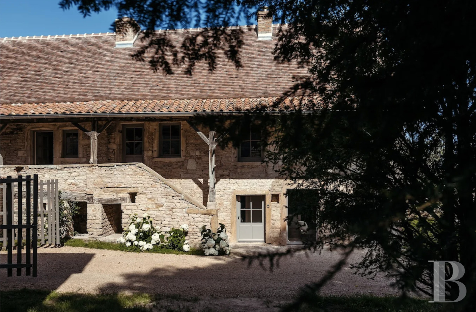 En Saône-et-Loire, dans le village de Lancharre, deux maisons du 17e siècle dans un domaine dédié à la villégiature - photo  n°22